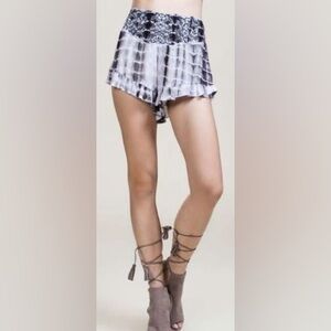 En Crème Women's Tie Dye Soft Shorts Size Small